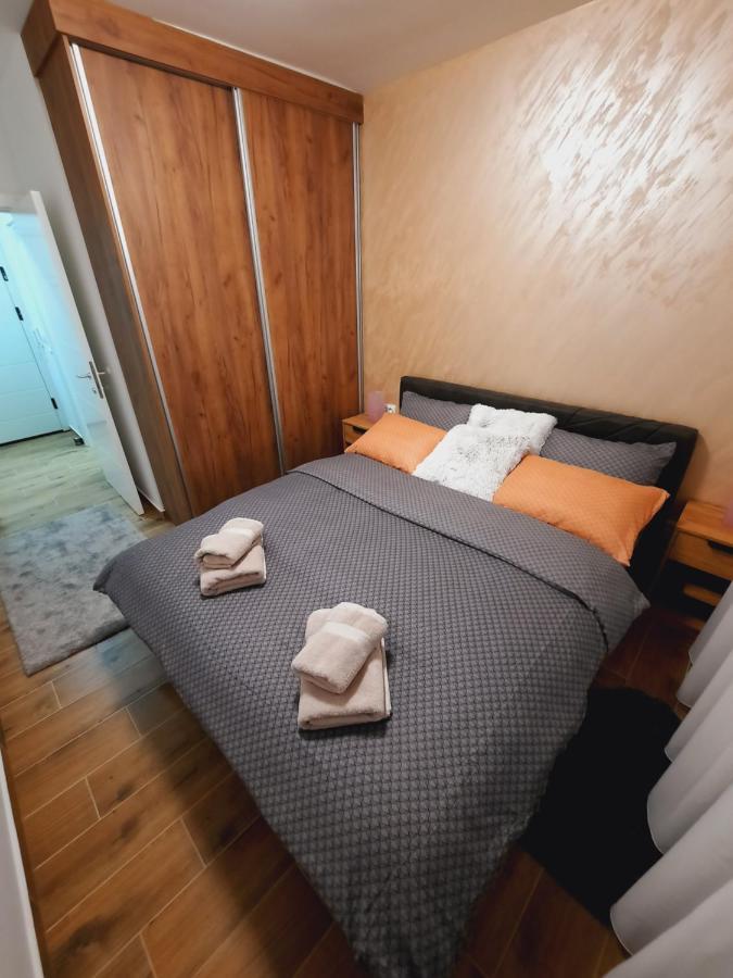 Apartman Kristal Сремська Митровиця Екстер'єр фото