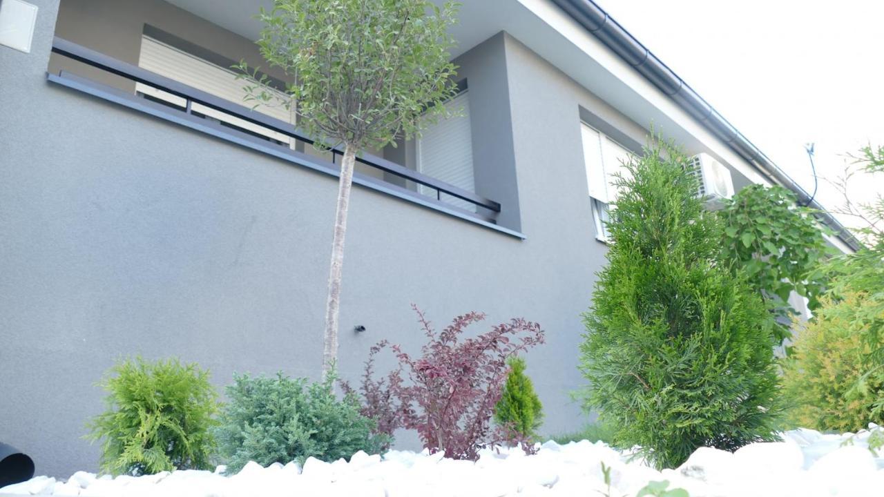 Apartman Kristal Сремська Митровиця Екстер'єр фото